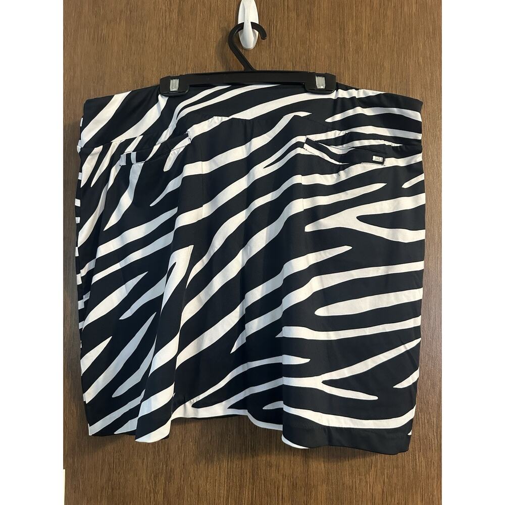 Tail Activewear Black & White Zebra Darby 18” Skort Size XL Golf Pickleball - Picture 3 of 9